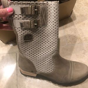 New in Box SOREL Major Pull on